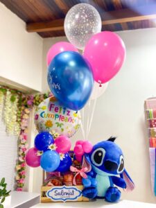 Desayuno sorpresa infantil con forma de osito, ideal para los cumpleaños de los niños. Incluye cereales, fruta, sandwich, chocolates, globos y más Bucaramanga